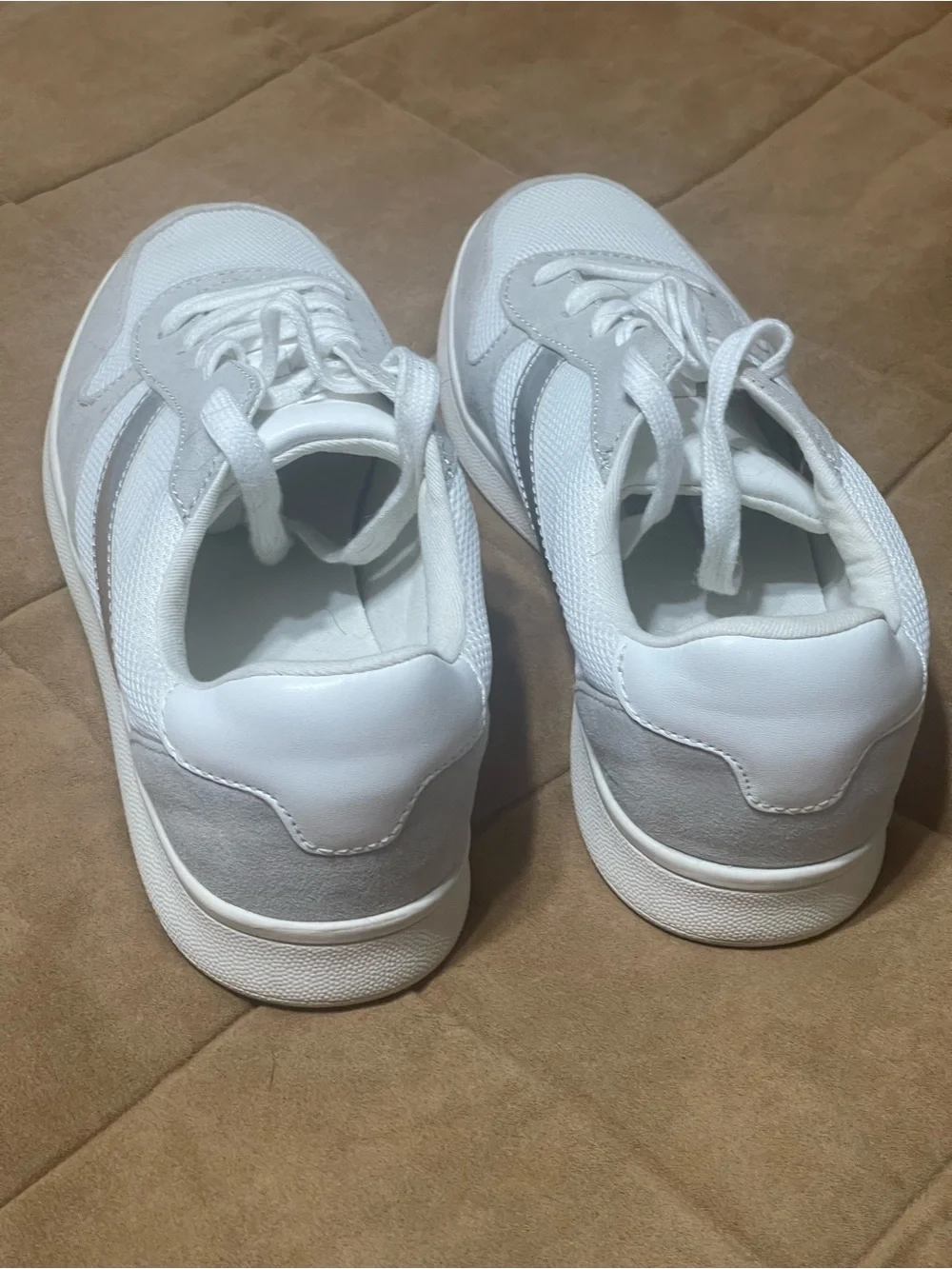 Women's Old Navy White/silver Soft Leather Shoes Fashion Sneakers Size 8